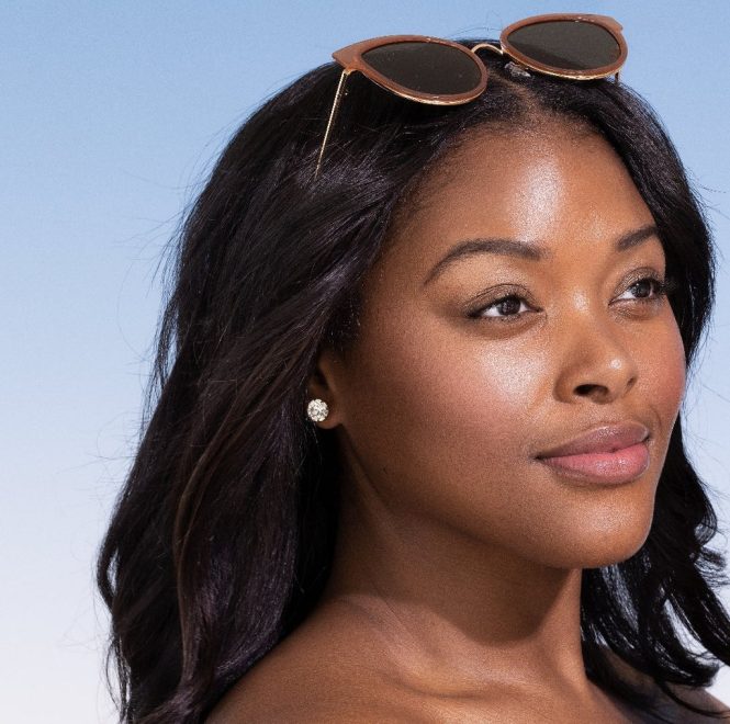 Featured image for Dealing with Oily Skin? Manage Shine and Breakouts Effectively.